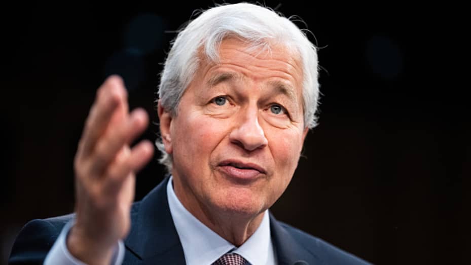107344054-1701883163119-gettyimages-1827753774-senate_banking_598_120623
