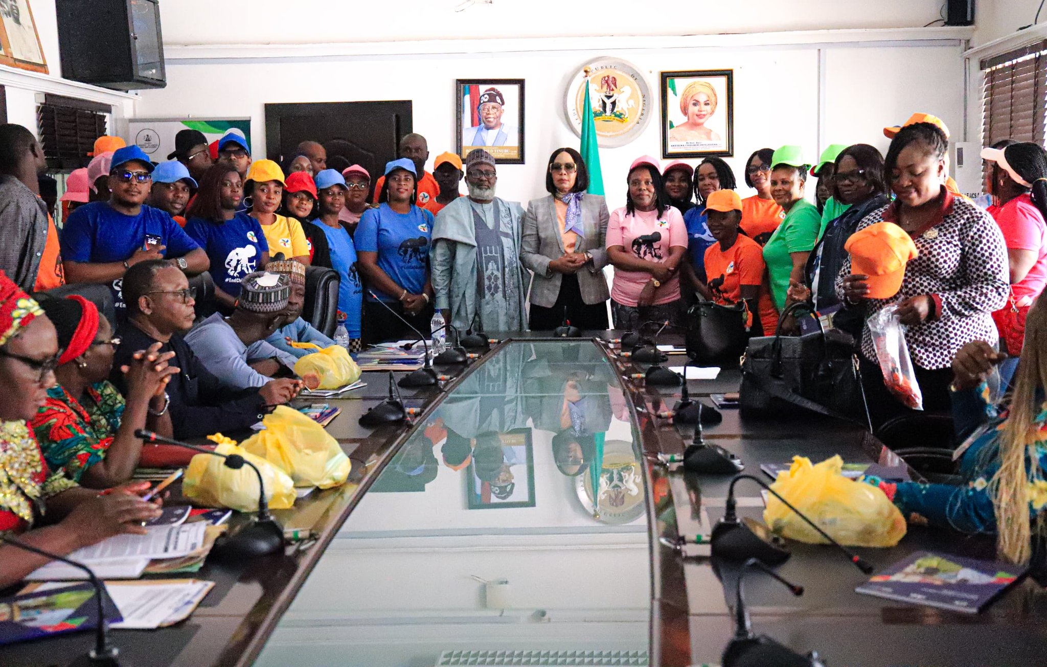 Minister of State for Labour and Employment Nkeiruka Onyejeocha (centre)