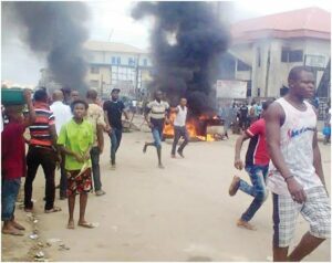 Angry-mob-burns-thief-to-death