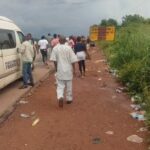 Commuters-come-down-and-trek-past-military-checkpoints-1-300×231