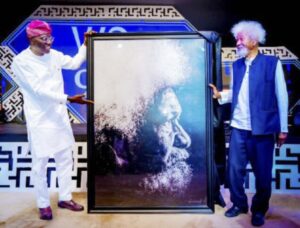 Lagos State Governor, Sanwo-Olu, unveiling Soyinka’s portrait