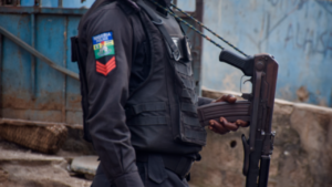 NIGERIAN-POLICE-WITH-RIFLE_TheCable4-e1661338478302-1280×720