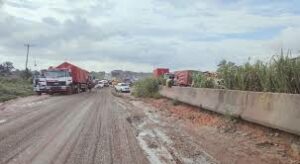 The-deplorable-East-West-Road