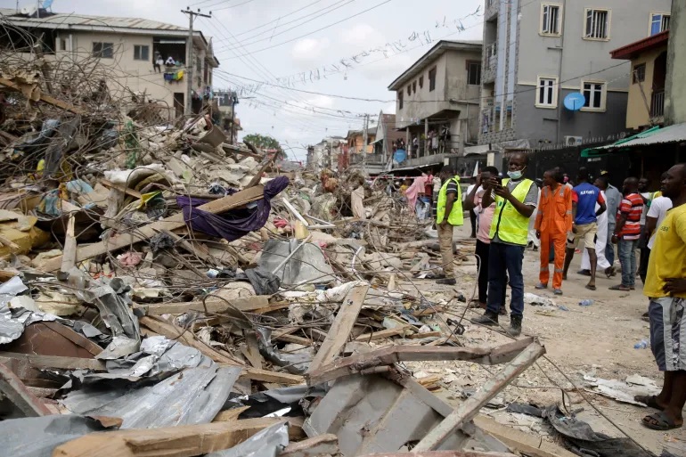 collapsed building at Arowojobe Estate, Maryland, Lagos