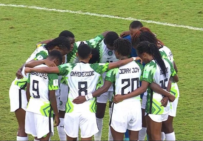 falconets-2022-huddle