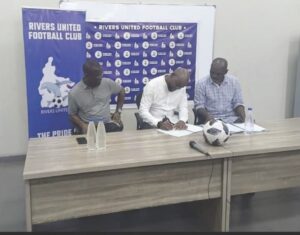 • Finidi George signing the contract document, yesterday, in Port Harcourt