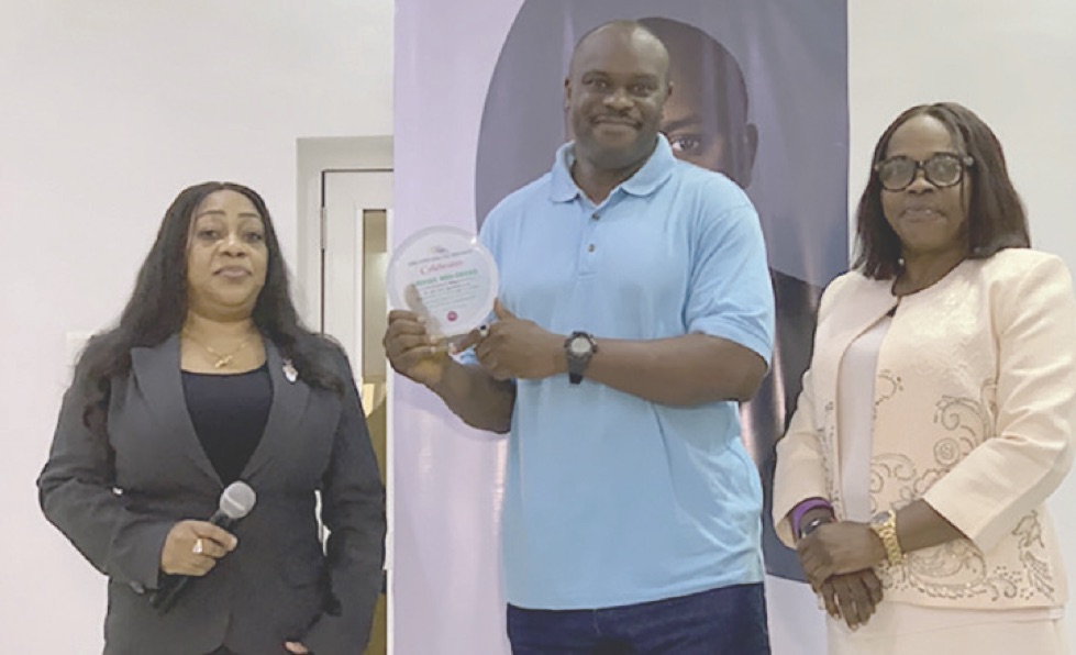 • (Middle)- Former quarter miler, Enefiok Udo-Obong receiving award from Lagos State Athletics Association.