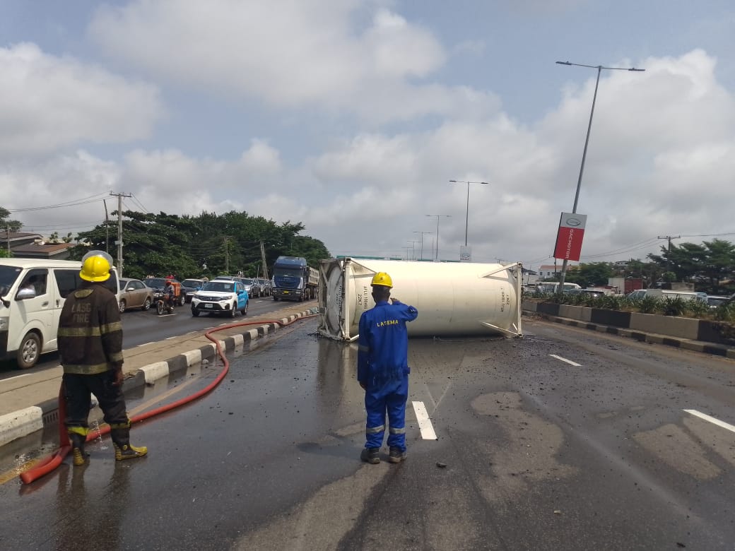 Lagos: Overturned gas tanker in Gbagada recovered, road reopened