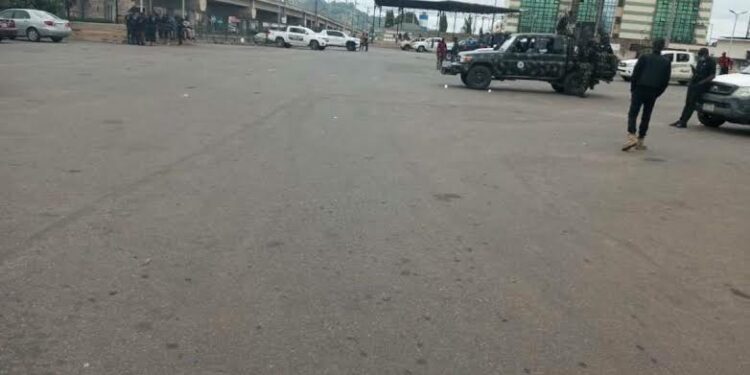 A-deserted-street-in-Kano