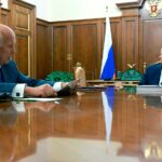 Sergei Chemezov (L), Russian President Vladimir Putin (R)