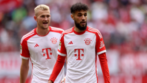 Matthijs de Ligt (L) Noussair Mazraoui (R)