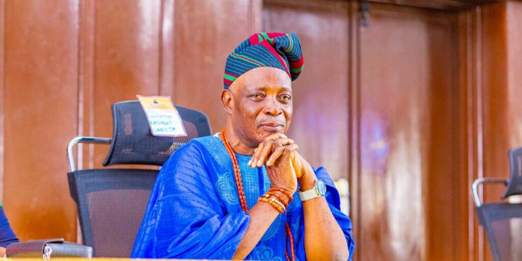 Rashidi-Ladoja-agrees-to-wear-beaded-crown