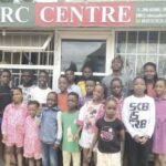 •Cross-session of children artists in front of the gallery