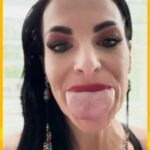 Texas-womans-tongue-is-the-worlds-widest-at-311-inches-1200×720
