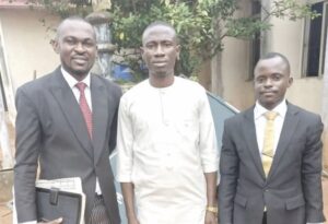 •Alegu (m) flanked by two lawyers