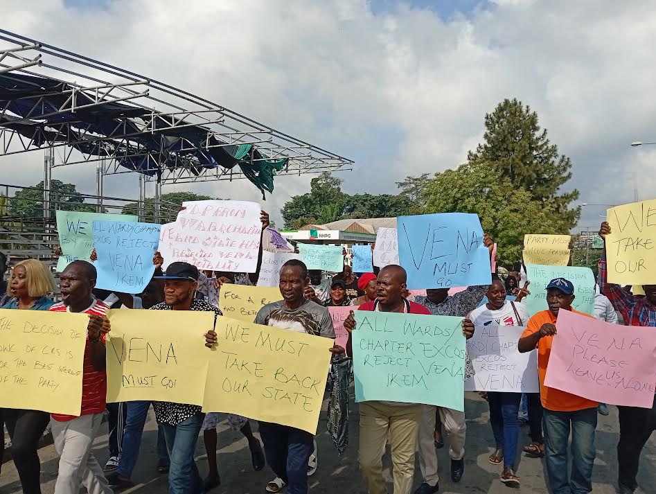 Cross River PDP executives protest reinstatement of suspended chairman