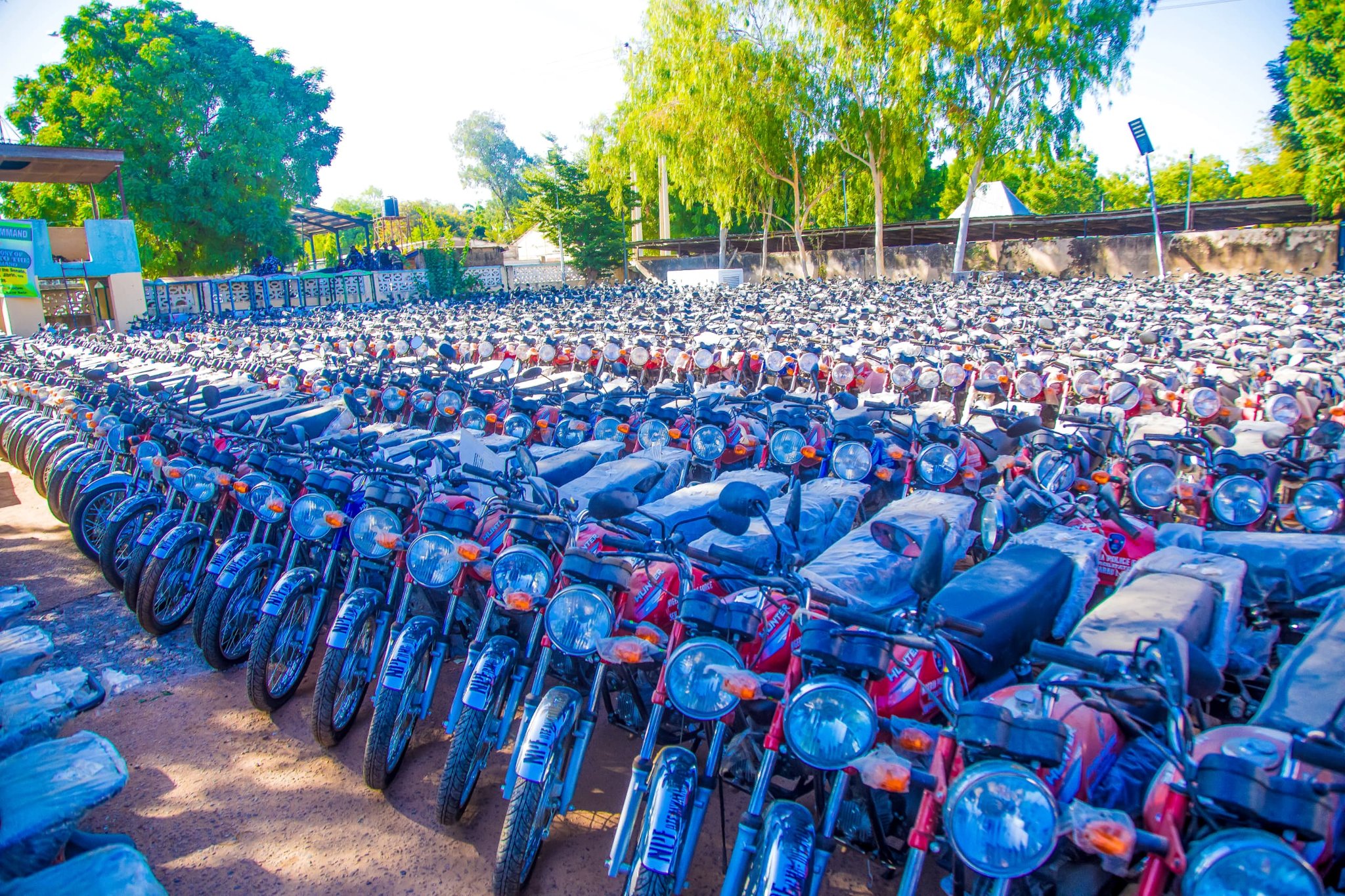 Deputy President of the 10th Senate, Dr. Barau I. Jibrin @barauijibrin led the official handover ceremony for the one-thousand motorcycles he facilitated for the Kano Police Command in his effort to enhance policing across the 44 local government areas