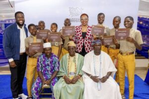 Uwadoka (middle), traditional rules and students
