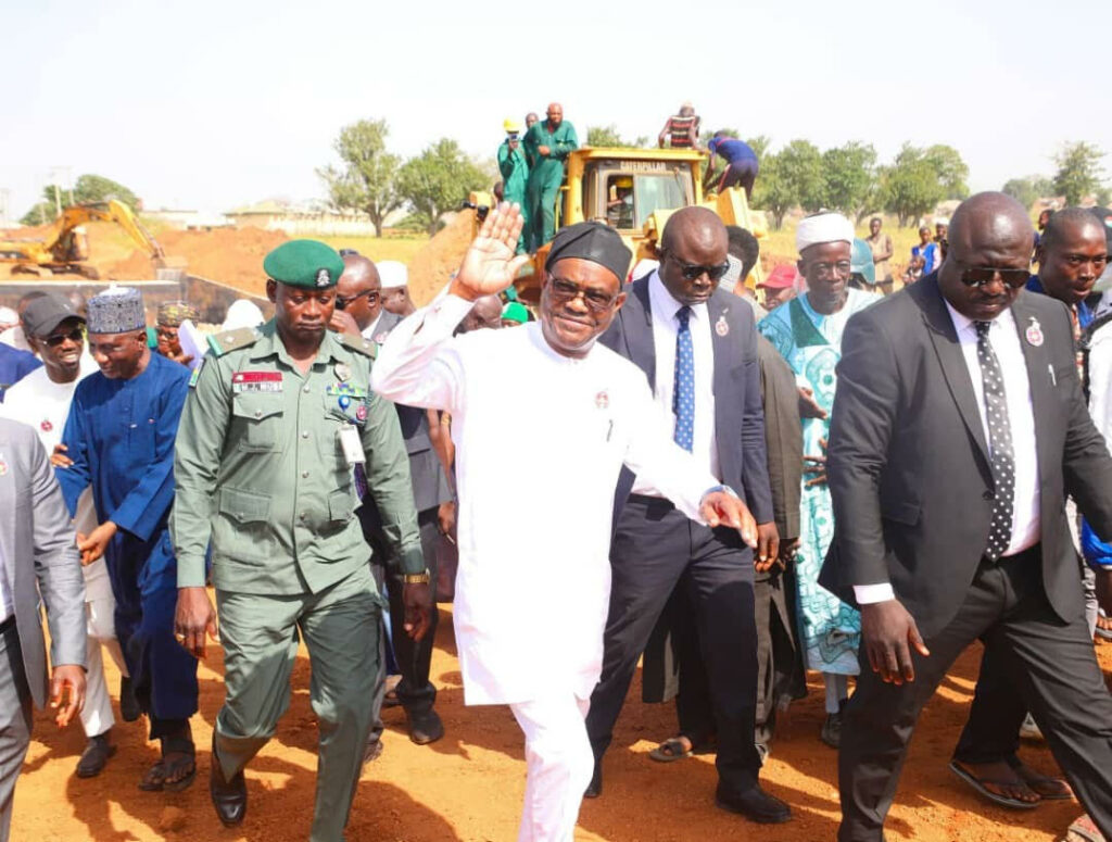 FCT Minister Nyesom Wike acknowledinging greetings from residents of Paikon Kore in Gwagwalada Area Council during his tour of projects on Thursday, November 21st.