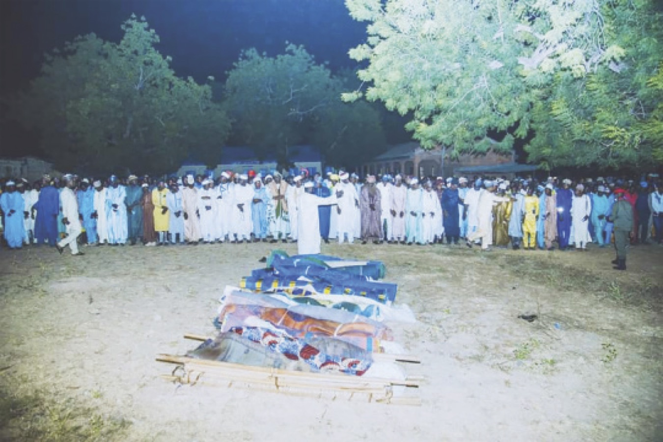 •Kebbi State Deputy Governor, Sen Umar Abubakar Tafida and Emir of Argungu, Alhaji Muhammad Samaila Mera and others during the funeral prayers for the 15 victims at Mera village.