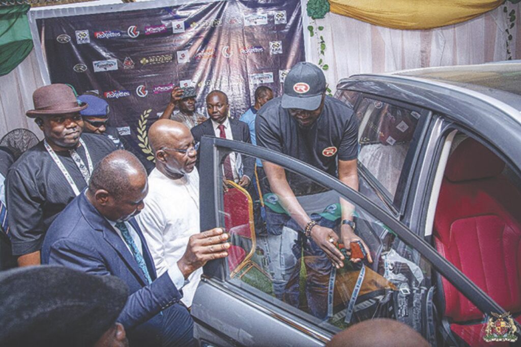 Gov Otti inspecting Roxettes electric car