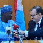 Sokoto Governor Ahmed Aliyu (L), US Ambassador Richard Mills Jr (R)