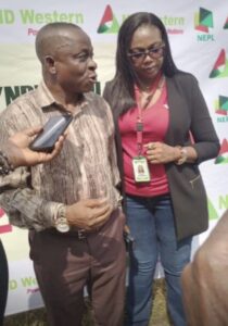 Nwasiolo with another staff