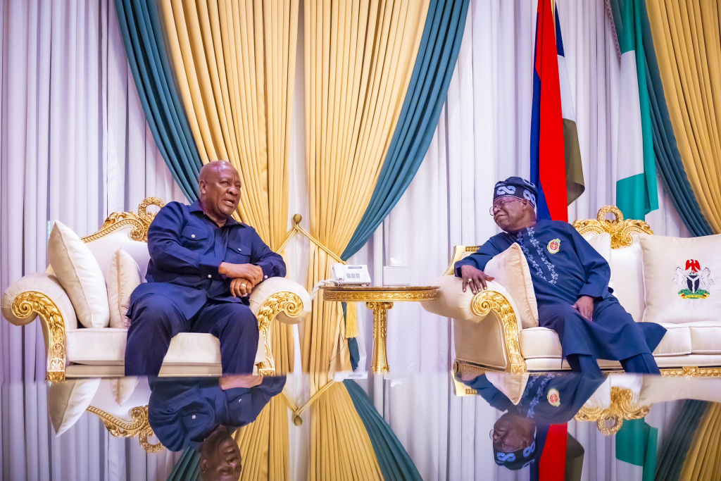 Tinubu receives Mahama in Abuja