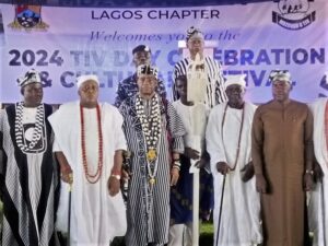 Tor Tiv (3rd from left) flanked by his chief and Oba’s chiefs