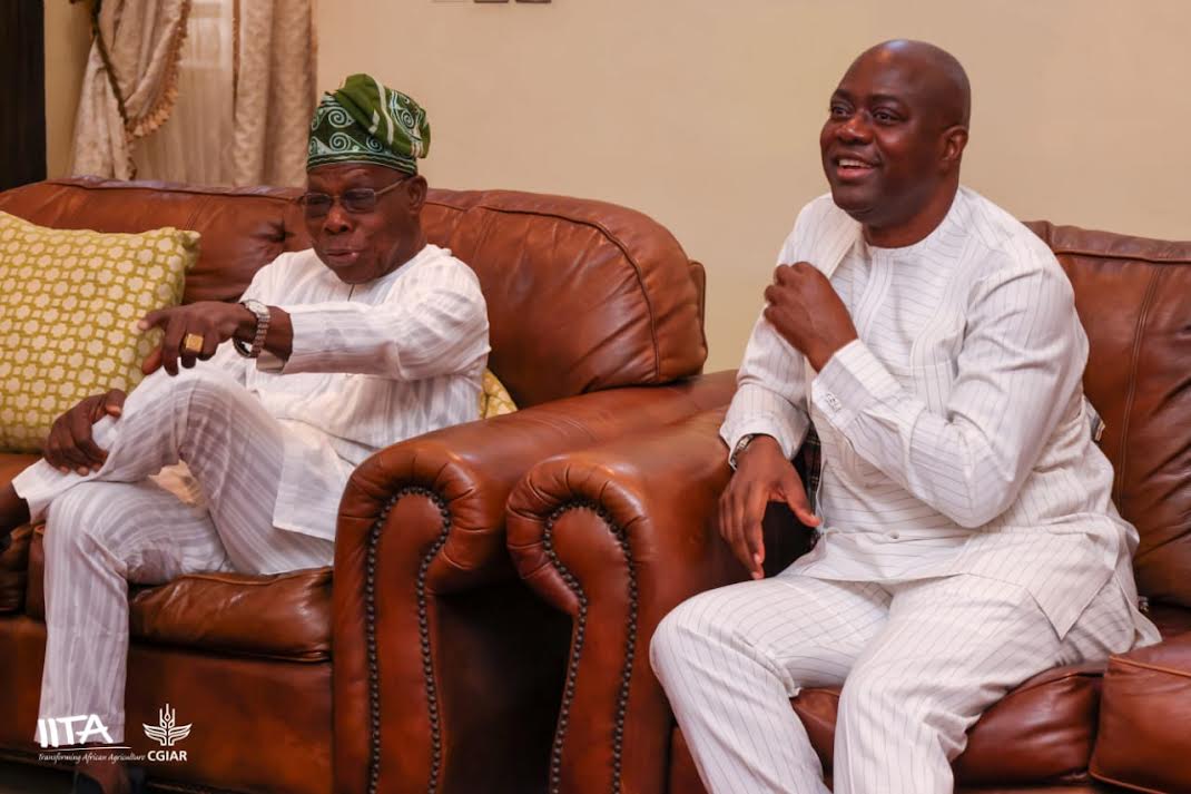 Obasanjo, other dignitaries pay condolence visit to Governor Makinde over brother's passing