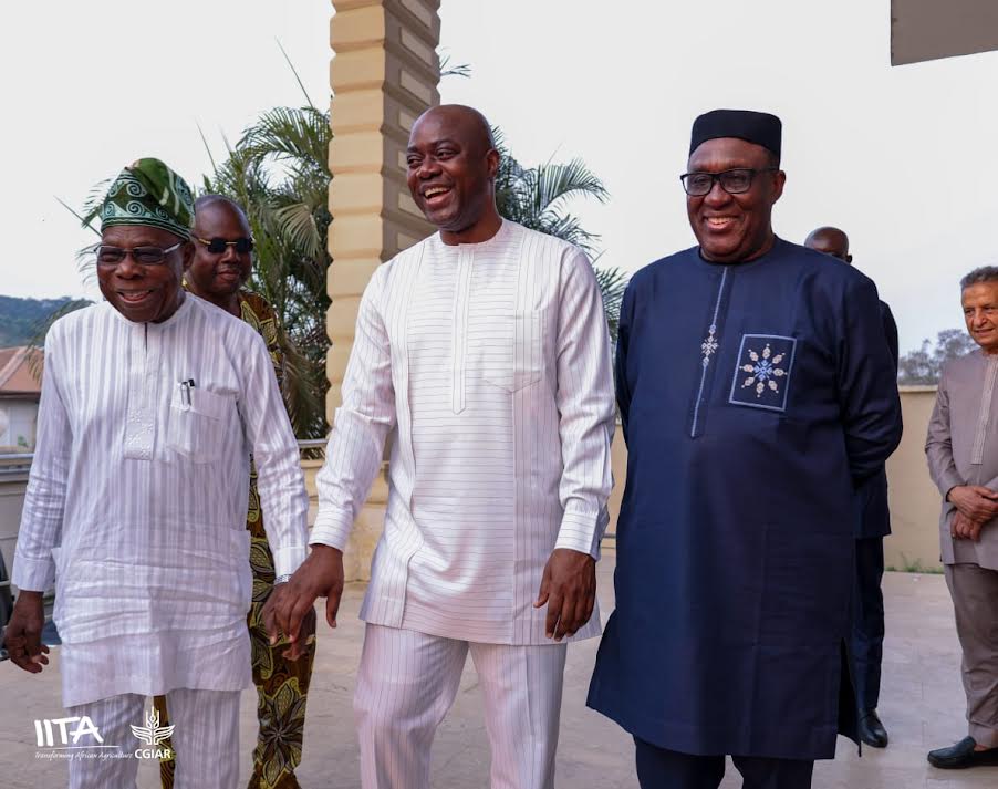 Obasanjo, other dignitaries pay condolence visit to Governor Makinde over brother's passing