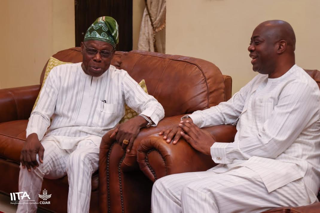 Obasanjo, other dignitaries pay condolence visit to Governor Makinde over brother’s passing