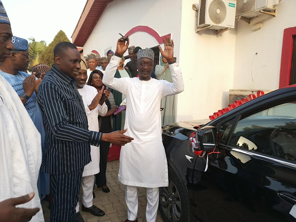 EFCC Boss Ola Olukoyede presenting a car key to the Staff of the year, CSE Alvan Gurumnaan during the Commission’s reward and recognition held at EFCC Academy, Karu, Abuja on Saturday