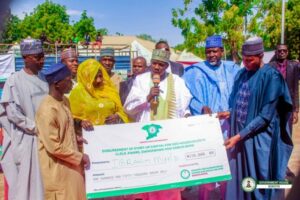Aliyu distributes N75m start-up capital to 500 persons