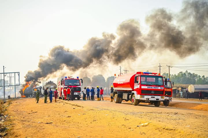 Niger: Governor Bago visits site of fatal tanker explosion