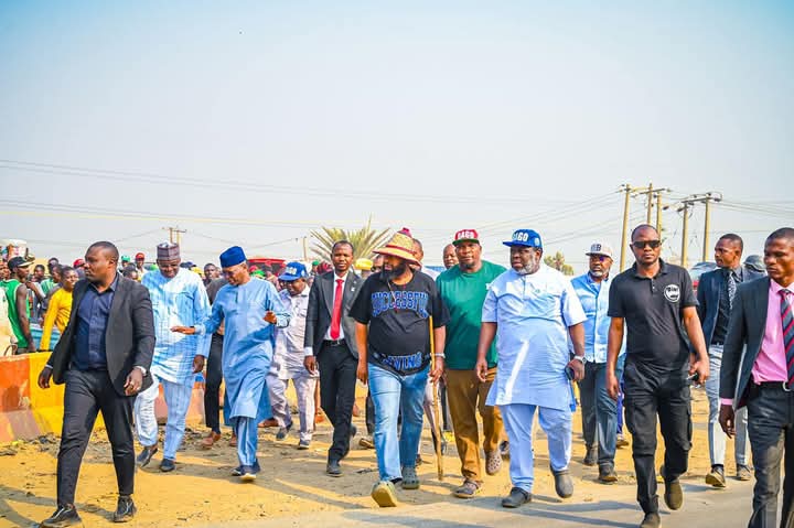 Niger: Governor Bago visits site of fatal tanker explosion