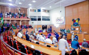 Lagos lawmakers urge Sanwo-Olu to tackle scavengers, manhole thieves