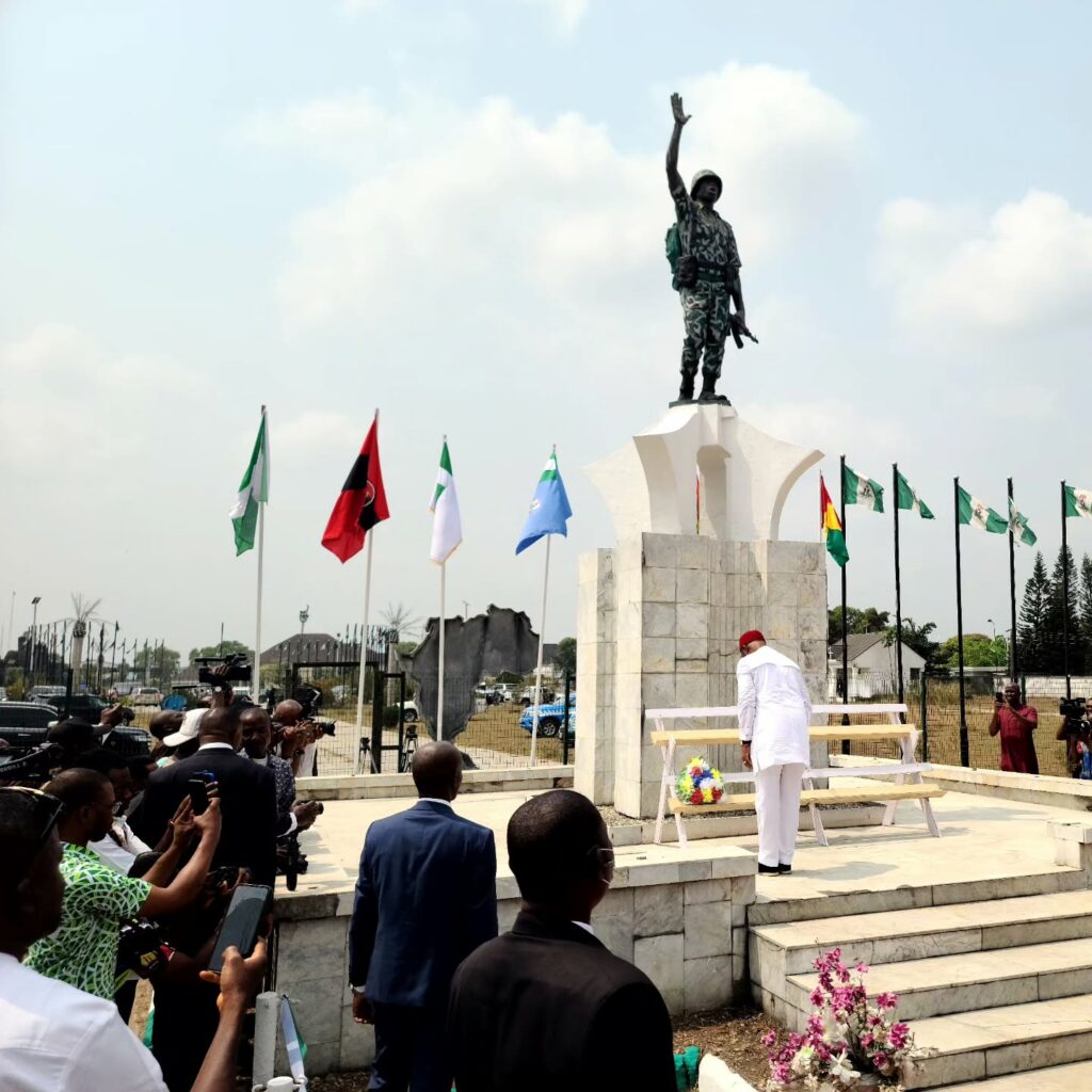 Imo Governor Hope Uzodinma ays wreath at the Remembrance Day Event at Rear Admiral Ndubuisi Kanu Square, Owerri