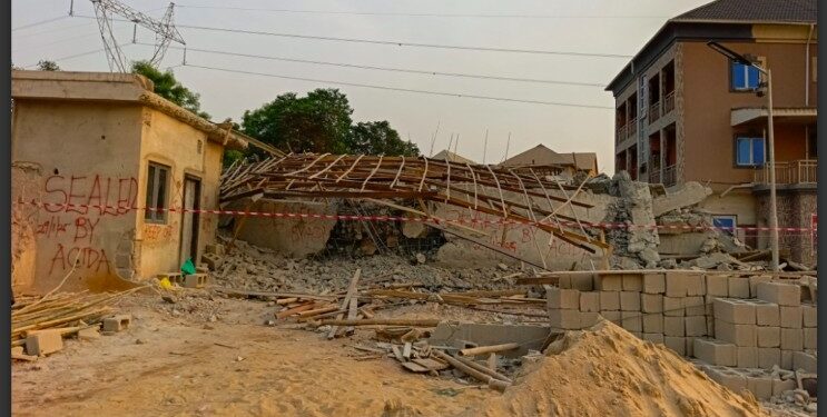 Scores trapped as 3-storey building collapses in Anambra