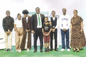 Unachukwu (middle), Dr. Henrietta Onwuegbuzie, and young kid entrepreneurs at the event