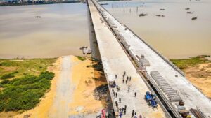 FG re-awards two bypasses for 2nd Niger Bridge project