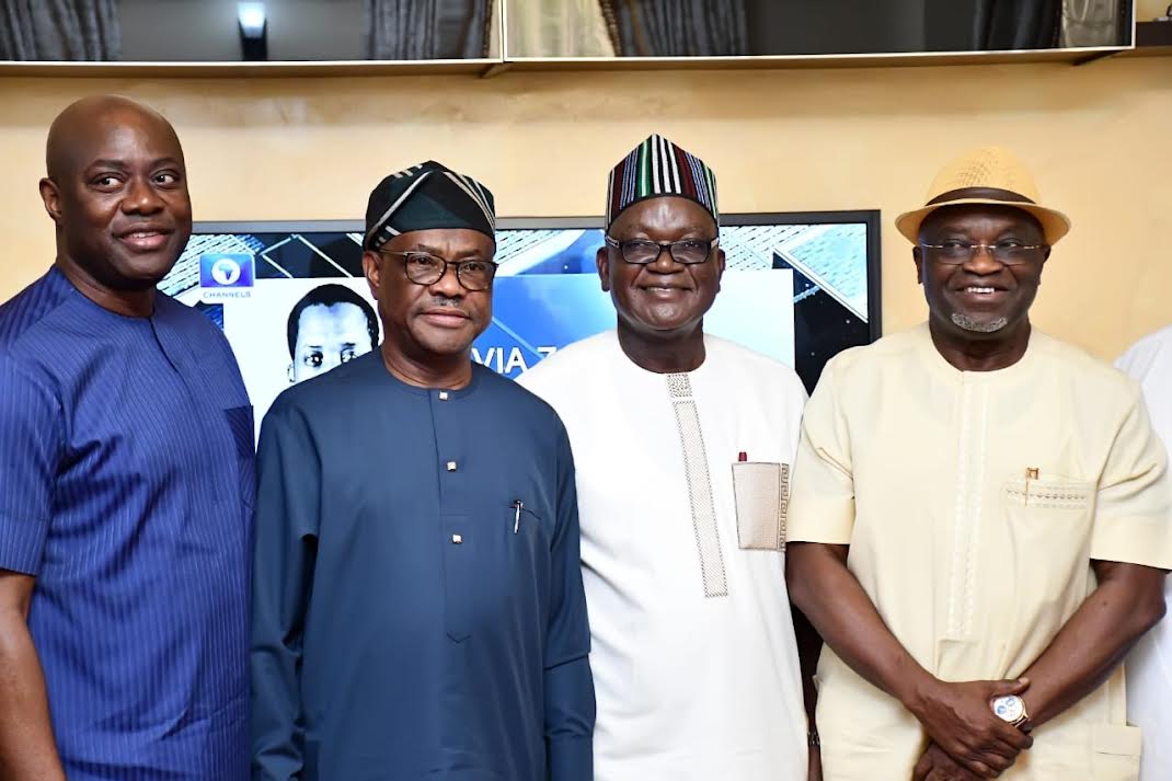 From left, Oyo State Governor, Seyi Makinde; Minister of Federal Capital Territory, Nyesom Wike; former governor of Benue State, Samuel Ortom and former governor of Abia State, Dr Okezie Ikpeazu, during a condolence visit to Governor Makinde in his house over the death of his brother, Engr Sunday