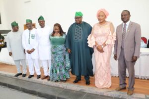 Mutfwang charges new commissioners