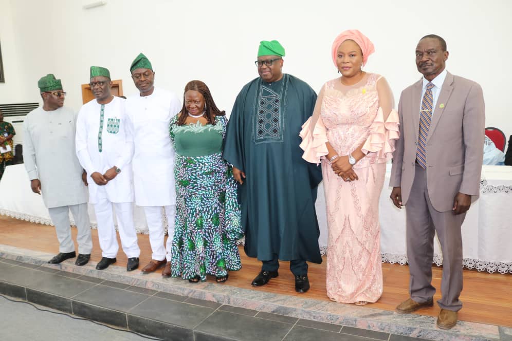 Mutfwang charges new commissioners