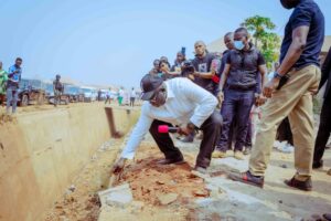 Oborevwori-Inspects-Road-Projects-860×573