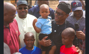 FCT Minister Nyesom Wike with Godswill, Godspower, and Godstime, children of the Chairman, Kwali Area Council, Danladii Chiya (1st left) and Senator Philip Aduda (2nd left) during the Minister’s project inspection visit to Kwali on Saturday, February 15, 2025