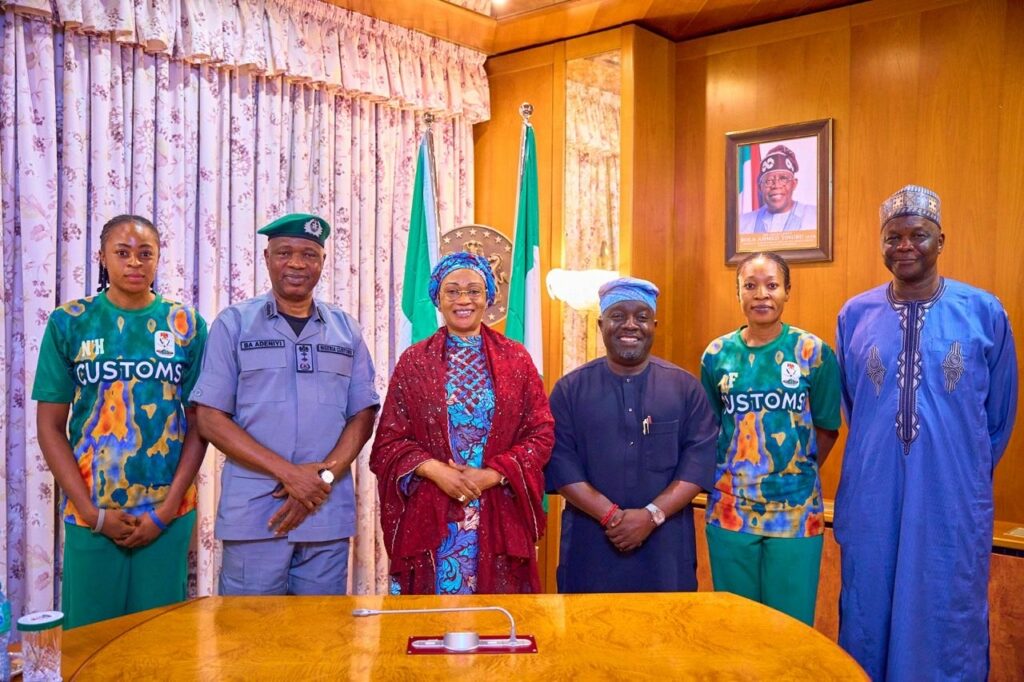 L-R Captain of the NCS Volleyball team, ASC Helen Umeh, CG of NCS Wale Adeniyi, First Lady of Nigeria Oluremi Tinubu, DG Sports Commission Bukola Olapade, Assistant Captain of NCS Volleyball team, ASC Francisca Ikhiede and the President of Nigeria Volleyball federation, Musa Nimrod during a visit to the First Lady to invite her as Grand Patron of the 2025 African Women’s Volleyball Championship on Friday 14th March 2025 at the State House Abuja