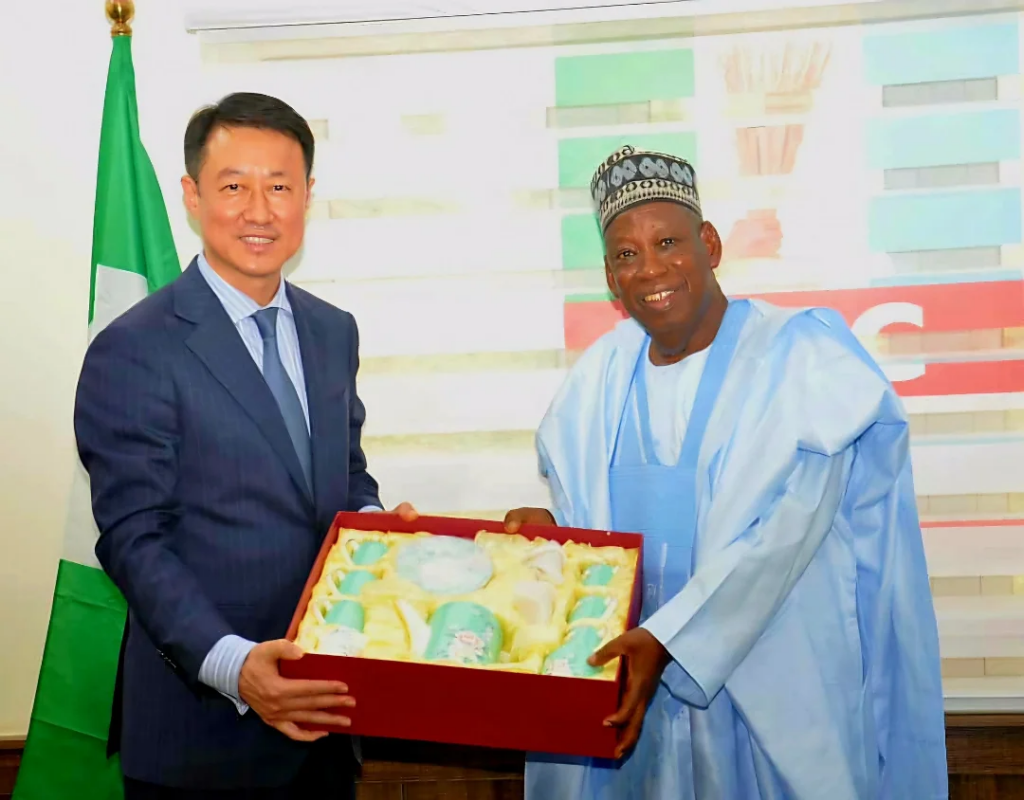 APC National Chairman Dr Abdullahi Ganduje, on Tuesday, received the Chinese Ambassador to Nigeria, HE. Yu Dunhai, at the Party’s National Secretariat in Abuja