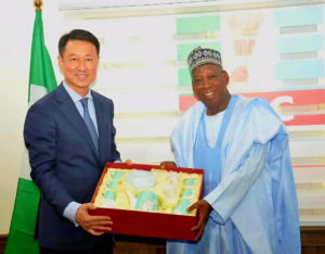 APC National Chairman Dr Abdullahi Ganduje, on Tuesday, received the Chinese Ambassador to Nigeria, HE. Yu Dunhai, at the Party’s National Secretariat in Abuja
