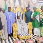 The Tor Tiv and the in a photograph with the team during the visit.